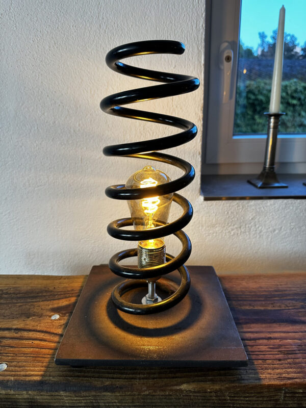 gebrochenes Fahrwerk stehend – Bild 8